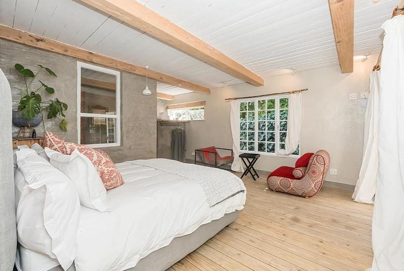 8 Bedroom Property for Sale in Hout Bay Western Cape